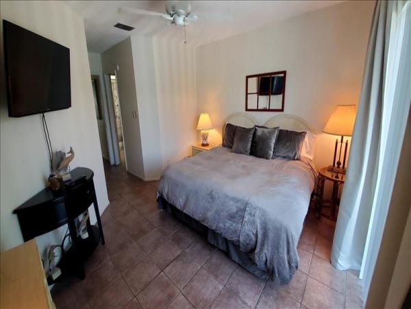 Bradenton Beach Condo with Gulf Beach Across the Street