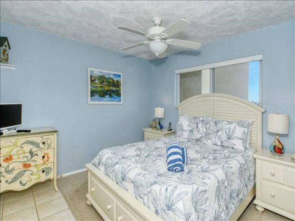 Siesta Key Vacation Condo Two Bedroom Walk to Beach