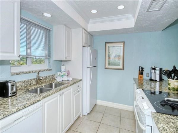 Siesta Key Vacation Condo Two Bedroom Walk to Beach