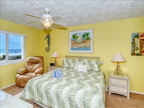 Siesta Key Vacation Condo Two Bedroom Walk to Beach