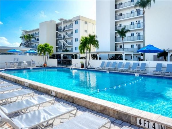 Siesta Key Vacation Condo Two Bedroom Walk to Beach