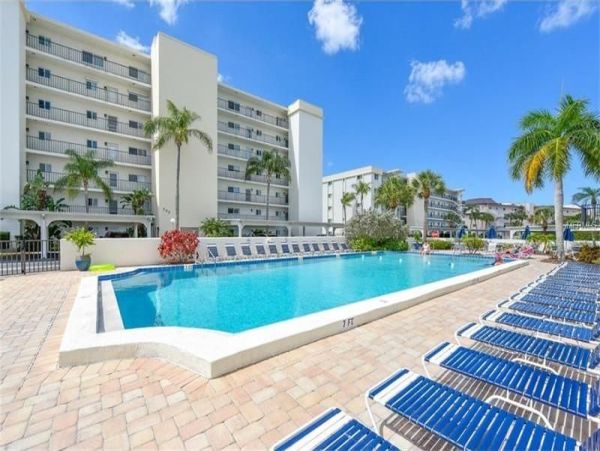 Siesta Key Vacation Condo Two Bedroom Walk to Beach