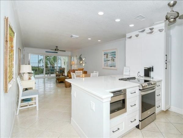 Siesta Key Two Bedroom Vacation Condo Close to Beach