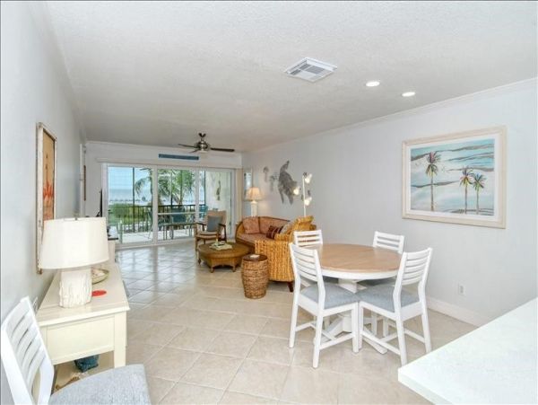 Siesta Key Two Bedroom Vacation Condo Close to Beach