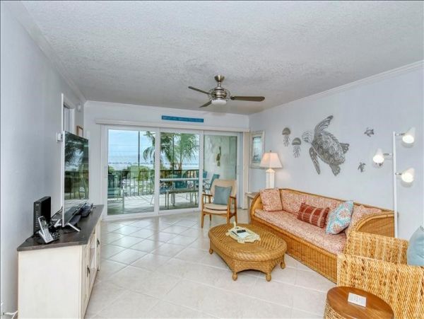 Siesta Key Two Bedroom Vacation Condo Close to Beach