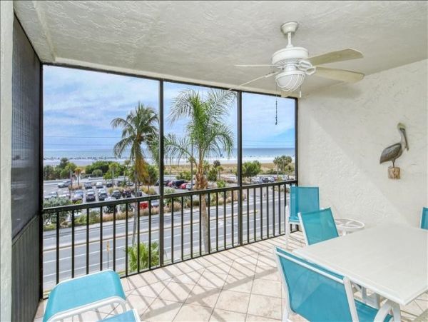 Siesta Key Two Bedroom Vacation Condo Close to Beach