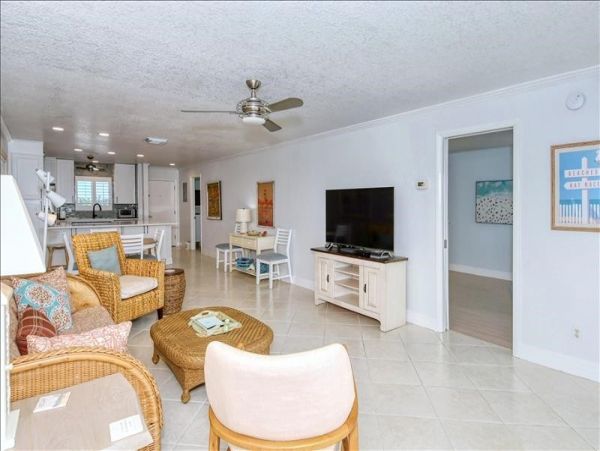 Siesta Key Two Bedroom Vacation Condo Close to Beach