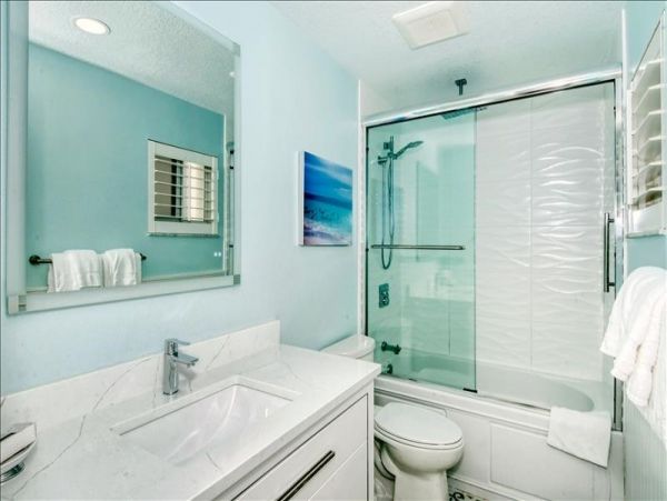 Siesta Key Two Bedroom Vacation Condo Close to Beach