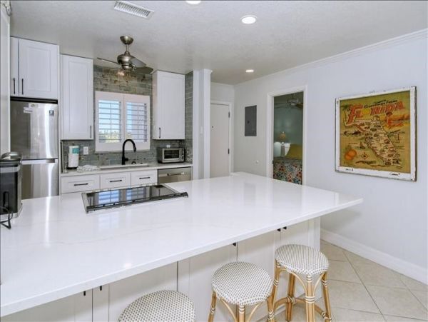 Siesta Key Two Bedroom Vacation Condo Close to Beach
