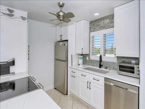 Siesta Key Two Bedroom Vacation Condo Close to Beach