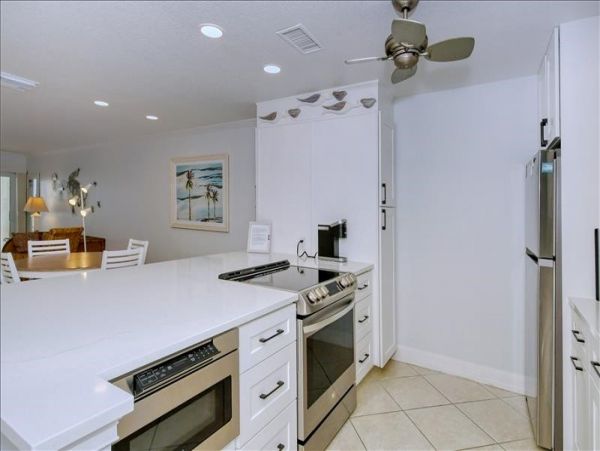 Siesta Key Two Bedroom Vacation Condo Close to Beach