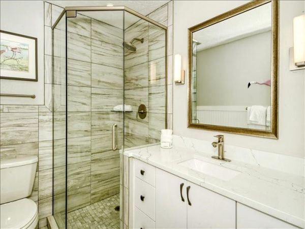 Siesta Key Two Bedroom Vacation Condo Close to Beach