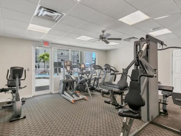Siesta Key Two Bedroom Vacation Condo Close to Beach