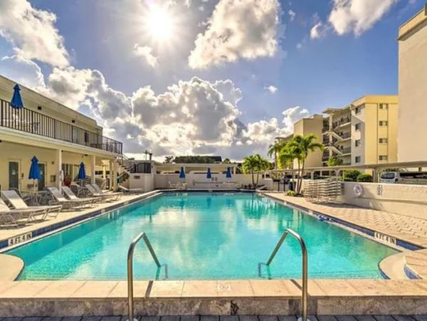 Siesta Key Two Bedroom Vacation Condo Close to Beach