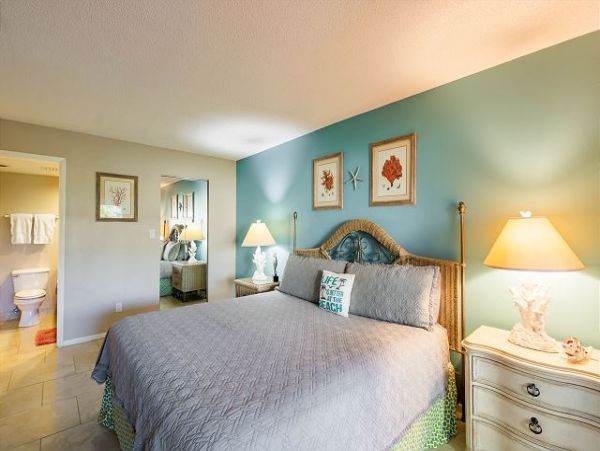 Siesta Key Vacation Condo with 1 Bedrooms & Private Balcony