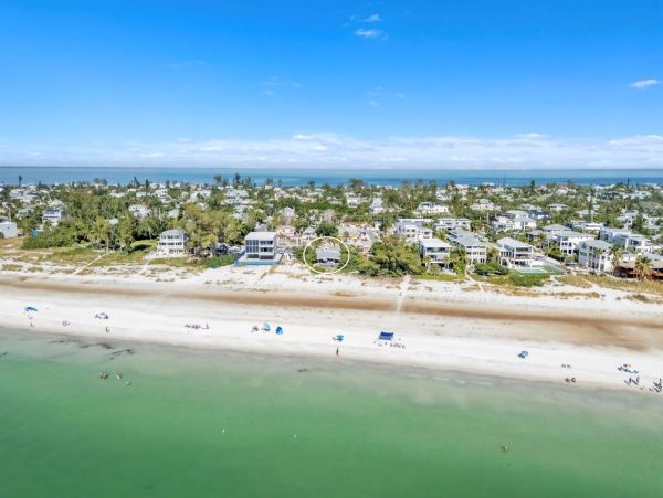Luxury Beachfront Retreat on Anna Maria Island - Your Perfect Getaway