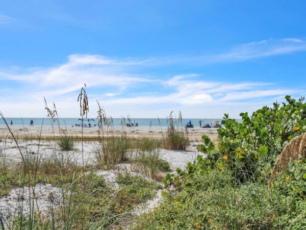 Luxury Beachfront Retreat on Anna Maria Island - Your Perfect Getaway