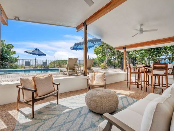 Luxury Beachfront Retreat on Anna Maria Island - Your Perfect Getaway