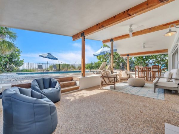 Luxury Beachfront Retreat on Anna Maria Island - Your Perfect Getaway