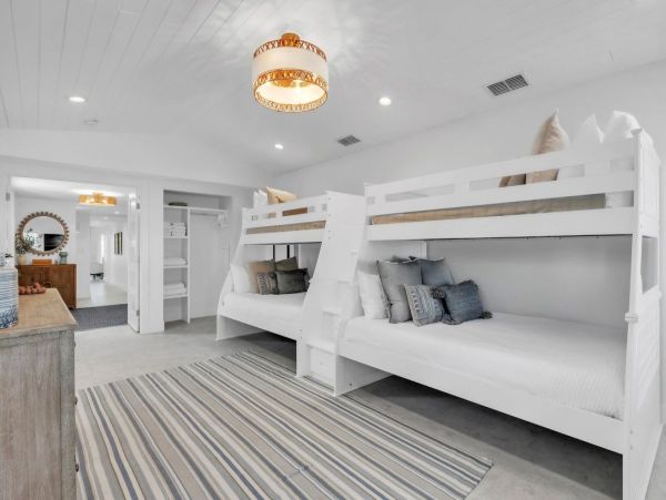 Luxury Beachfront Retreat on Anna Maria Island - Your Perfect Getaway