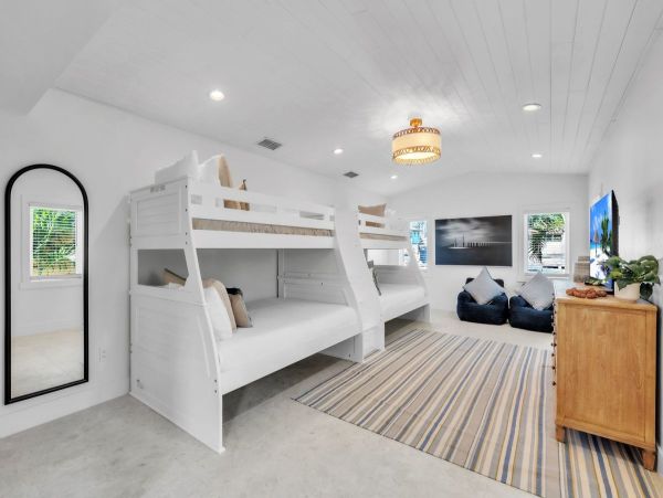 Luxury Beachfront Retreat on Anna Maria Island - Your Perfect Getaway