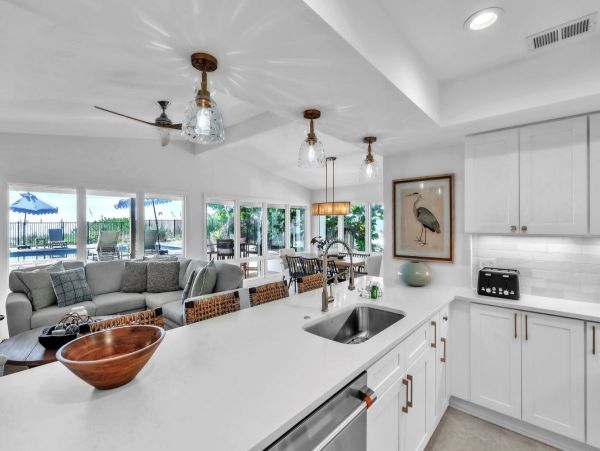 Luxury Beachfront Retreat on Anna Maria Island - Your Perfect Getaway