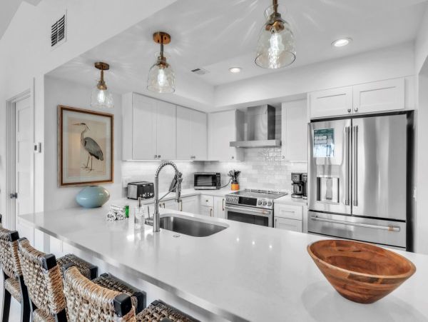 Luxury Beachfront Retreat on Anna Maria Island - Your Perfect Getaway