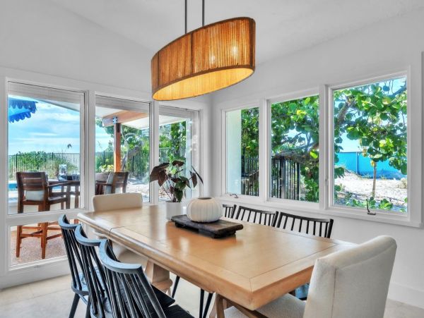 Luxury Beachfront Retreat on Anna Maria Island - Your Perfect Getaway