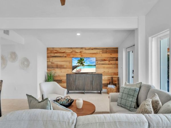Luxury Beachfront Retreat on Anna Maria Island - Your Perfect Getaway
