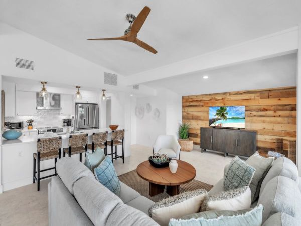 Luxury Beachfront Retreat on Anna Maria Island - Your Perfect Getaway
