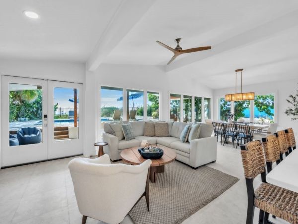 Luxury Beachfront Retreat on Anna Maria Island - Your Perfect Getaway
