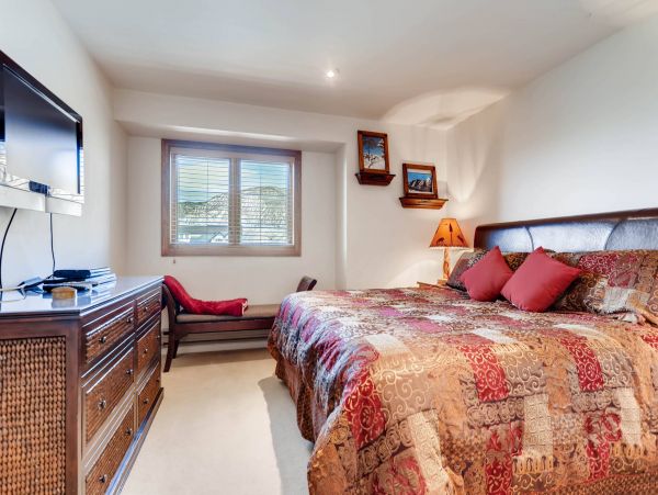 Avon 3 bedroom plus loft and den