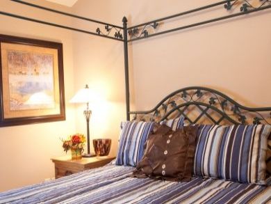 Bedroom 2 with queen bed