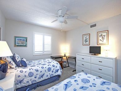 Sanibel Walk to Beach Two Bedroom Vacation Condo