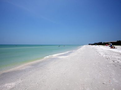 Sanibel Walk to Beach Two Bedroom Vacation Condo