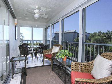 Sanibel Walk to Beach Two Bedroom Vacation Condo