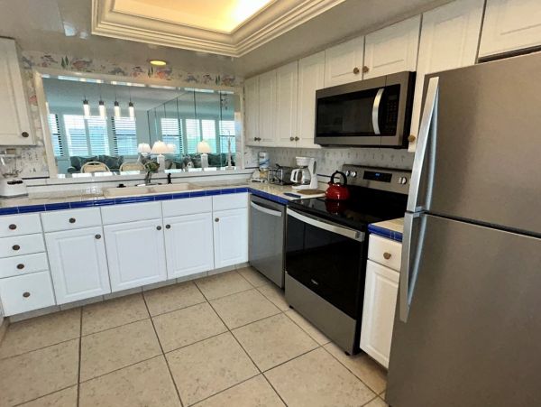 Sanibel Island Value Vacation Condo Short Walk to the Beach