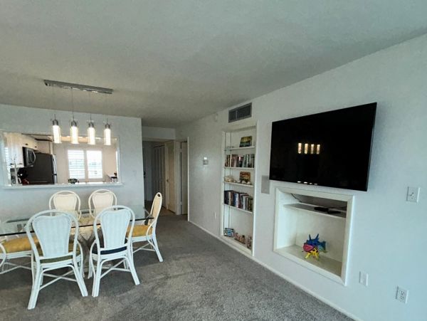Sanibel Island Value Vacation Condo Short Walk to the Beach
