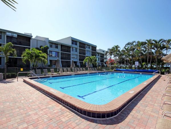 Two Bedroom Ground Floor Condo on the Beach in Sanibel