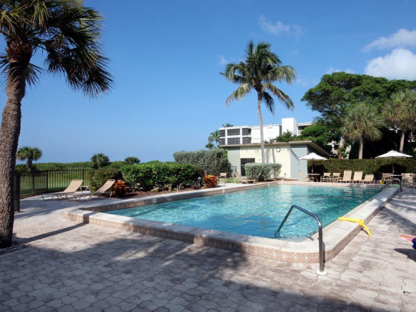 Walk to Beach Two Bedroom Rental Condo in Sanibel NEW ARRIVAL WOW!