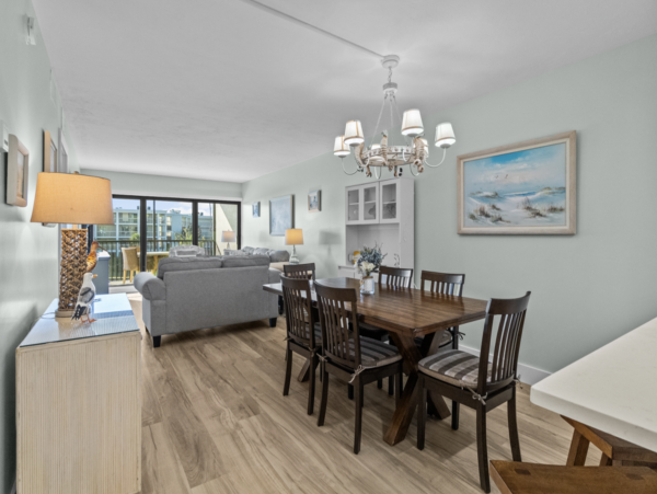 Walk to Beach Two Bedroom Rental Condo in Sanibel NEW ARRIVAL WOW!