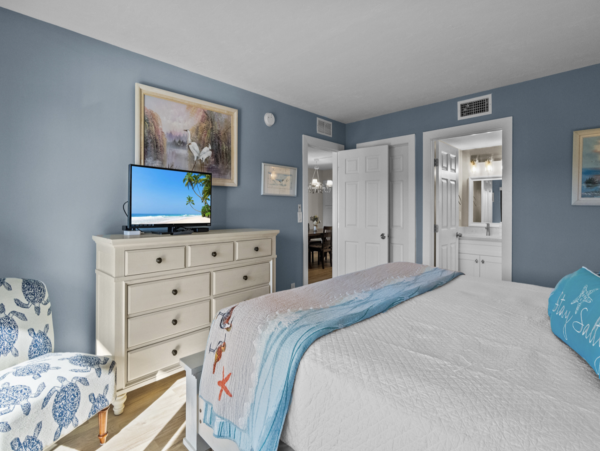 Walk to Beach Two Bedroom Rental Condo in Sanibel NEW ARRIVAL WOW!