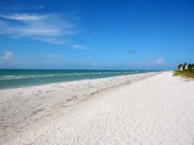 Sanibel Island 2 Bedroom Beachfront Condo that Sleeps Six