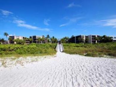 Sanibel Island 2 Bedroom Beachfront Condo that Sleeps Six