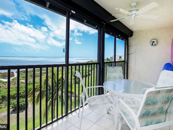 Beach Front Vacation Condo on Sanibel Island Walk to Beach