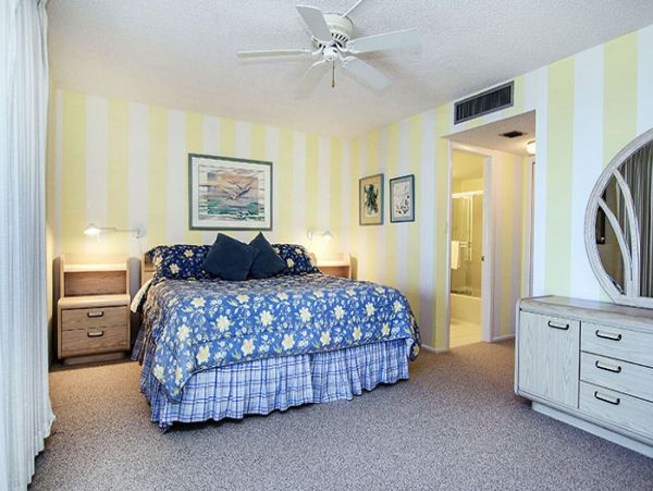 Beach Front Vacation Condo on Sanibel Island Walk to Beach