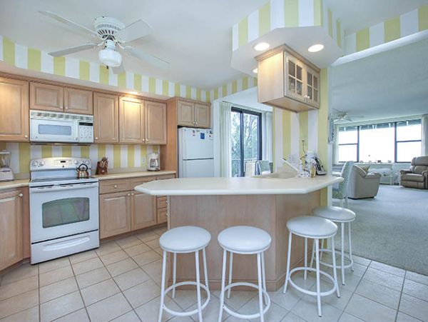Beach Front Vacation Condo on Sanibel Island Walk to Beach