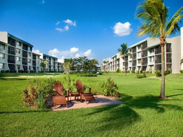 Beach Front Vacation Condo on Sanibel Island Walk to Beach