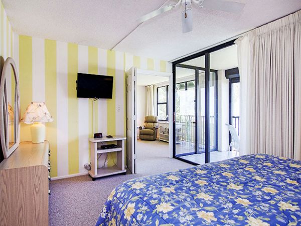 Beach Front Vacation Condo on Sanibel Island Walk to Beach