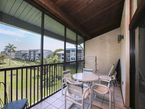 Lovely 2 Bedroom Condo in Sanibel Sleeps 6